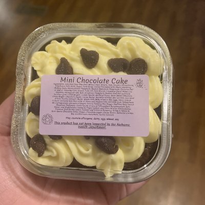 Mini Chocolate Cake W/Vanilla Frosting