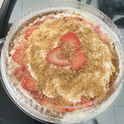 Berrylicious Strawberry Crunch Cheese Cake 