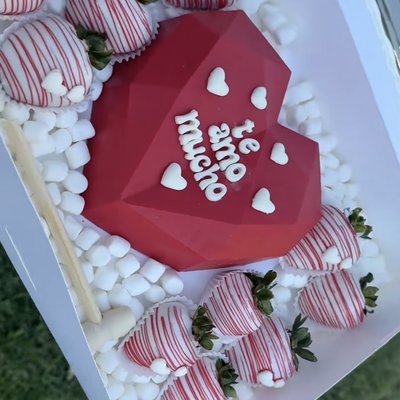 Breakable Hearts With Surprise Items 