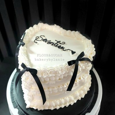 8" VINTAGE HEART CAKE 