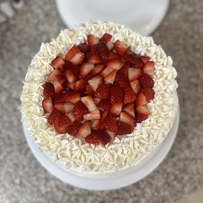 Strawberry Cake (8 inch)