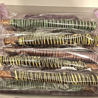 Drizzled Pretzels - 12 Pretzels 