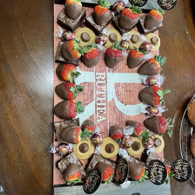 Chocolate Covered Strawberries (12) 
