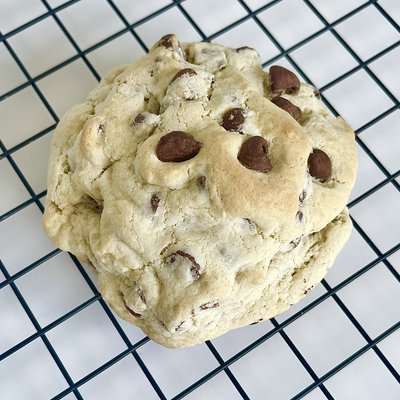 Giant Chocolate Chip Cookie 
