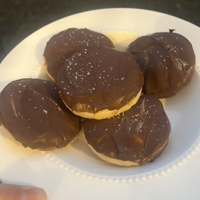 Sea Salt Caramel + Milk Chocolate Shortbread Cookie (LARGE)