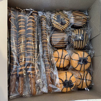 Custom Dipped Treats 