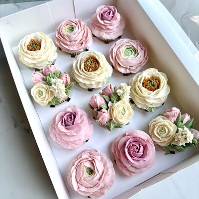 Box of 12 Floral Cupcakes 
