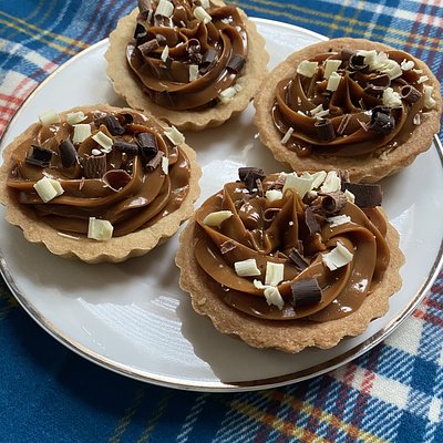 Caramel cups