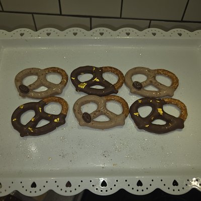 Dipped Jumbo Pretzel Twists