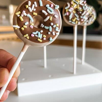 Specialty Shaped Cake Pops (3D)