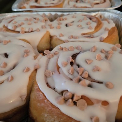 Jumbo Cinnamon Rolls  (4-pack)