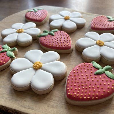 Strawberry And Daisy Cookies