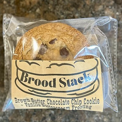 Brood Stack: Brown Butter Chocolate Chip Cookies 🍪 Vanilla Frosting 