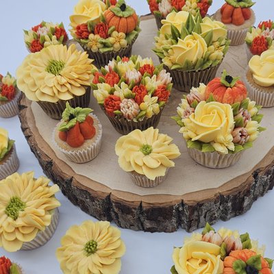 4 Fall/Thanksgiving Themed Cupcakes