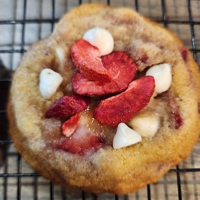 Strawberry White Choc Macadamia 