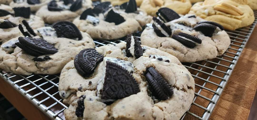 Xl Oreo Cookies And Cream Cookies (Dozen)