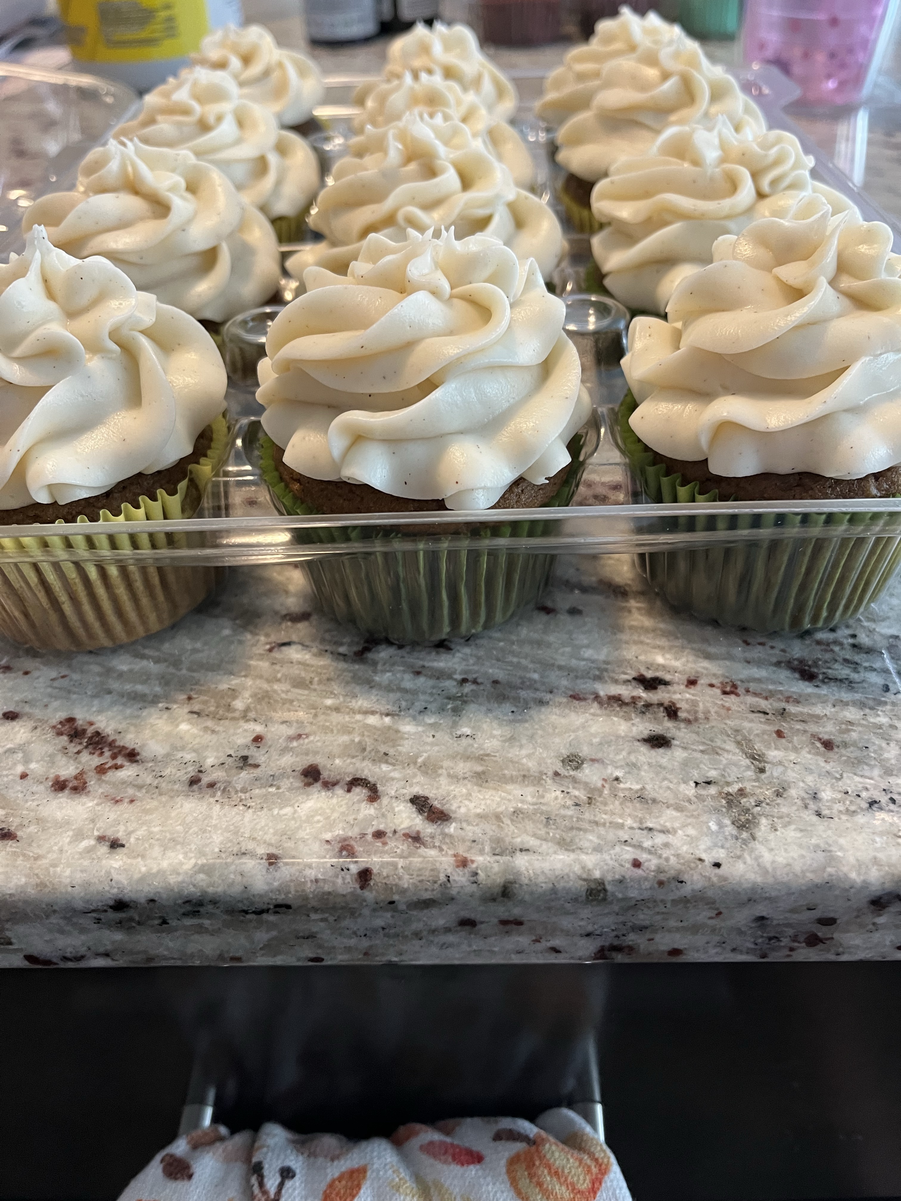 Cupcake with cream cheese buttercream 