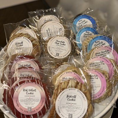 Medium Chocolate Chip (Dozen)