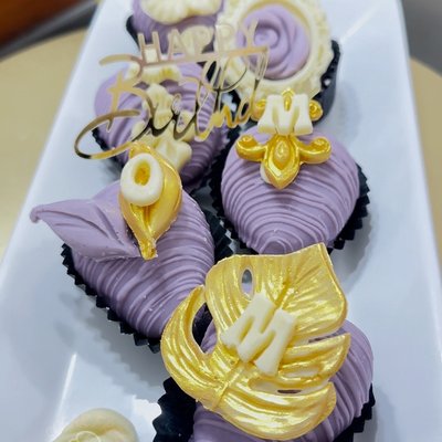 Chocolate Covered Strawberries With Design (6)