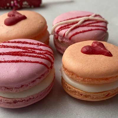 12 Macarons
