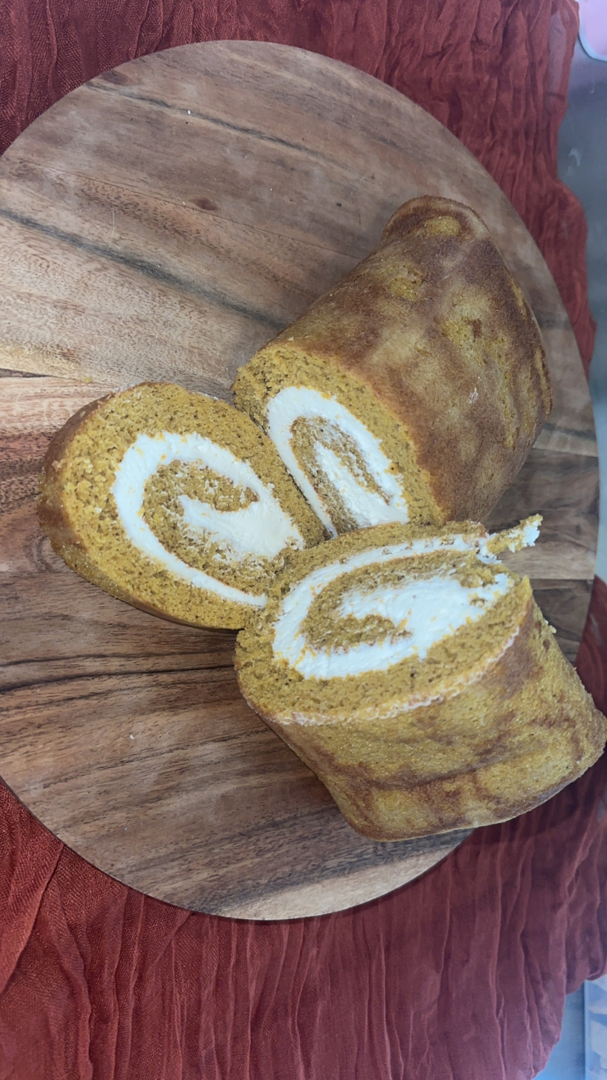 Pumpkin Roll With Buttercream Filling 