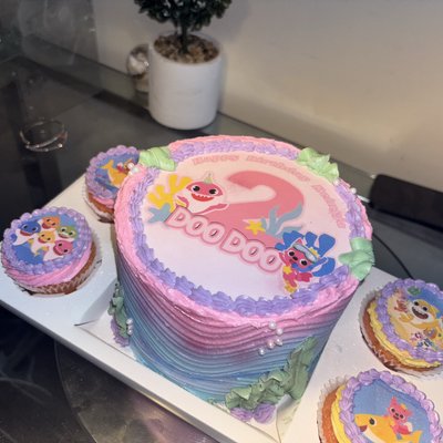 Bento (6 Inch + 4 Cupcakes) 