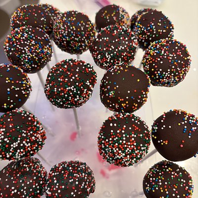 Chocolate cake pops (12)