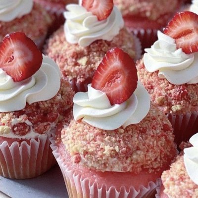 Strawberry Crunch Cupcakes 