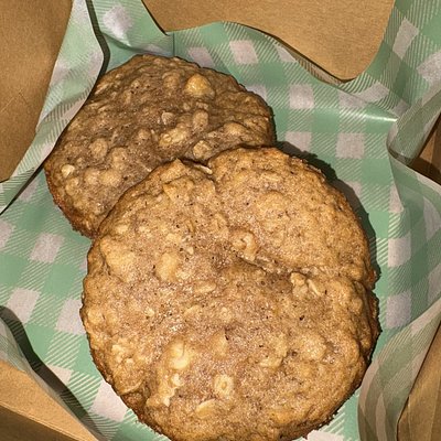 Banana Oatmeal Cookies (2 Ct)
