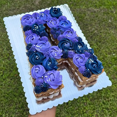 Medium Double Layered Cookie Cake - Single Character