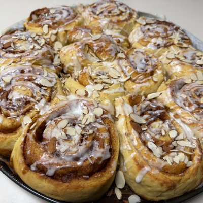 Giant Cinnamon Almond Rolls Pan