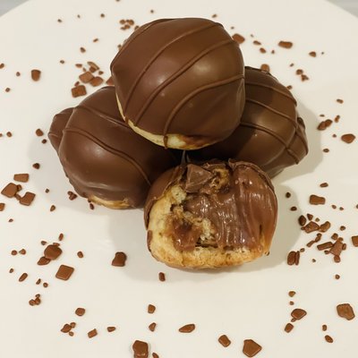 Carolinas - Choux Dough - Milk Brigadeiro -12 Units