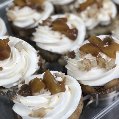 Peach cobbler cupcakes