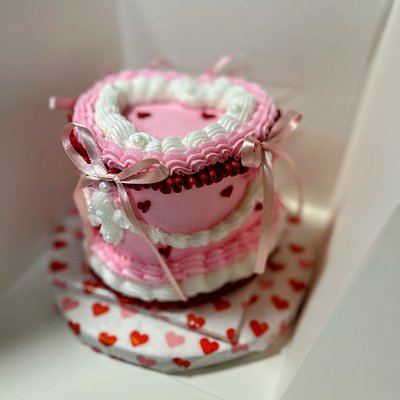 Vintage Lambeth Heart Cakes “Starts 45.00