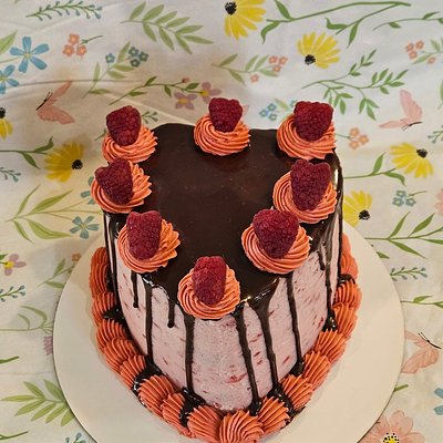 7 Inch Detailed Vintage Heart Cake 