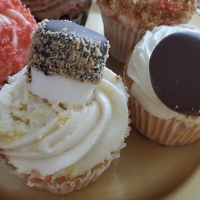 Specialty Cupcakes 13ct