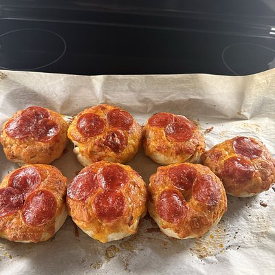 * NEW * Half Dozen - Pizza Bagels 