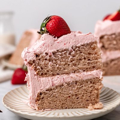 Plant Based Strawberry Cake 