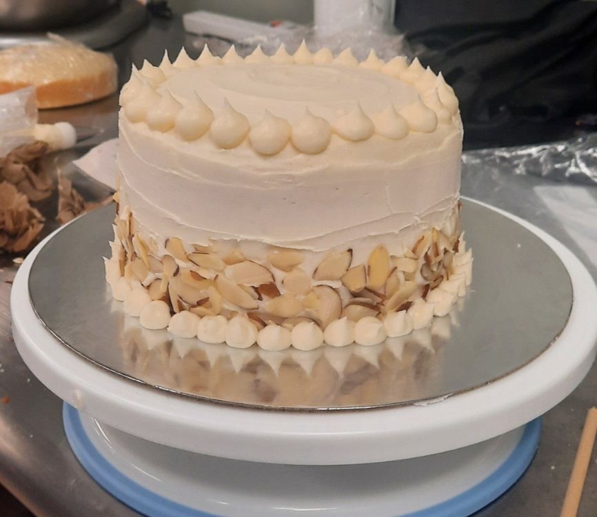 6" Round Cake