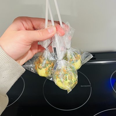 Lemon Blueberry Scooter Crunch Cake Pops