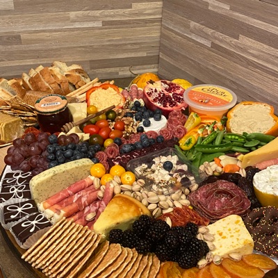 Xlarge Graze Boards Xtra large -7-8 cheeses, 7meats, 4 spreads, seasonal fruit and veggies, cracker or bread, nuts, olives, and garnish 18-inch round + 12 inch medium -keepsake wood board (additional cost of 50.00)