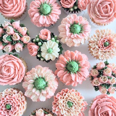 12 Deluxe Floral Cupcakes