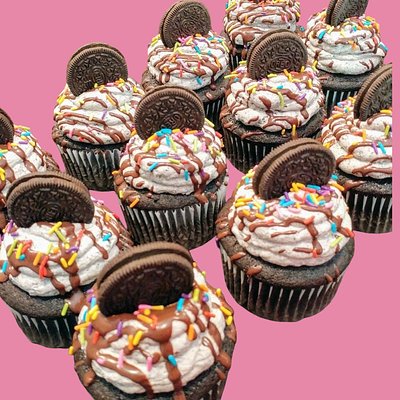 Cupcakes (1 Dozen) Up To Two Flavors!!