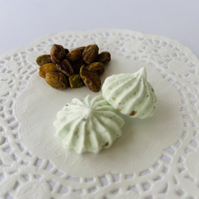 Pistachio meringues 50 pieces Tub GLUTEN FREE/DAIRY FREE
