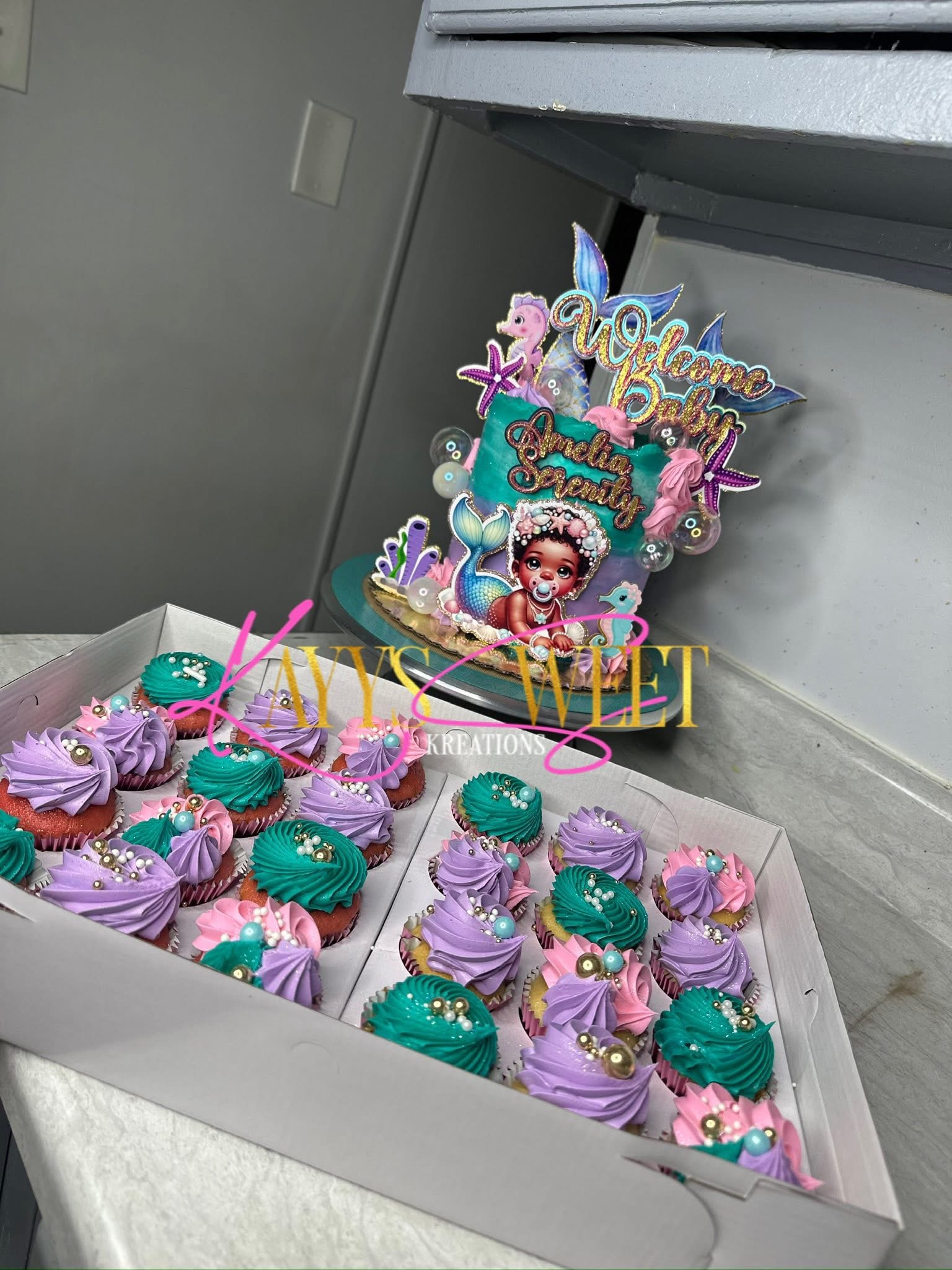 Cake With Cupcakes 