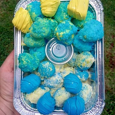 Candied Grapes & Pineapple Chunks Tray with 2 Toppings & Sour Gel Dipping Cup 