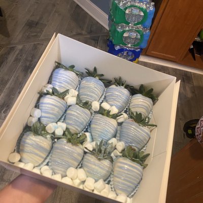 FULL DOZEN SIMPLE DESIGNED CHOCOLATE COVERED STRAWBERRIES 🍓🩷