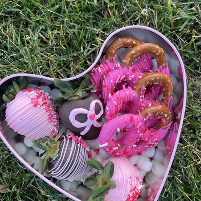Bow Heart Tin Set