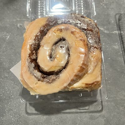 Original Cinnamon Roll With Maple Glaze