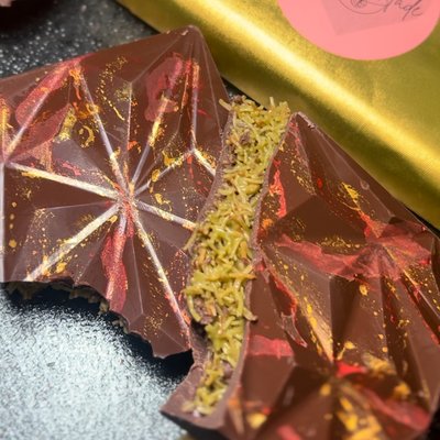 7oz Dubai Knafeh Chocolate Bar